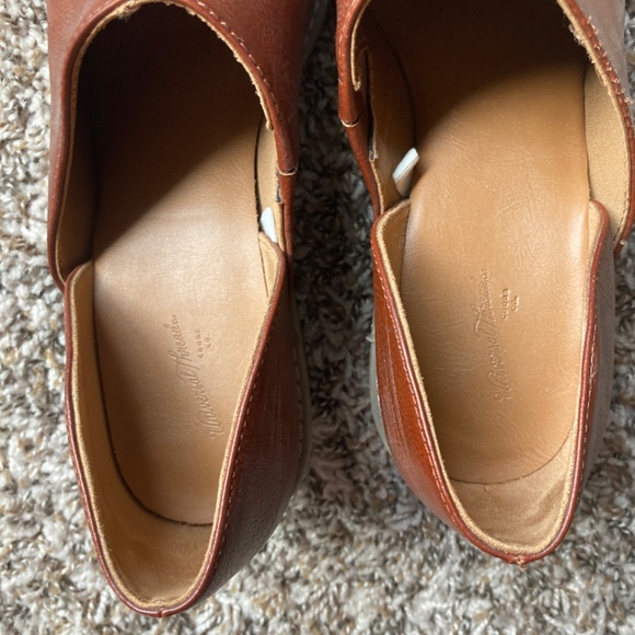 Universal Thread Booties - Picture 2 of 4